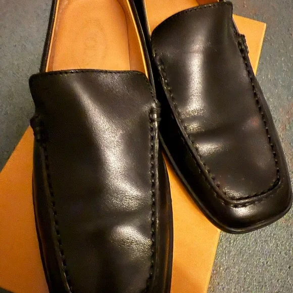 Women’s Tod’s Black Leather Loafers. - Picture 2 of 5